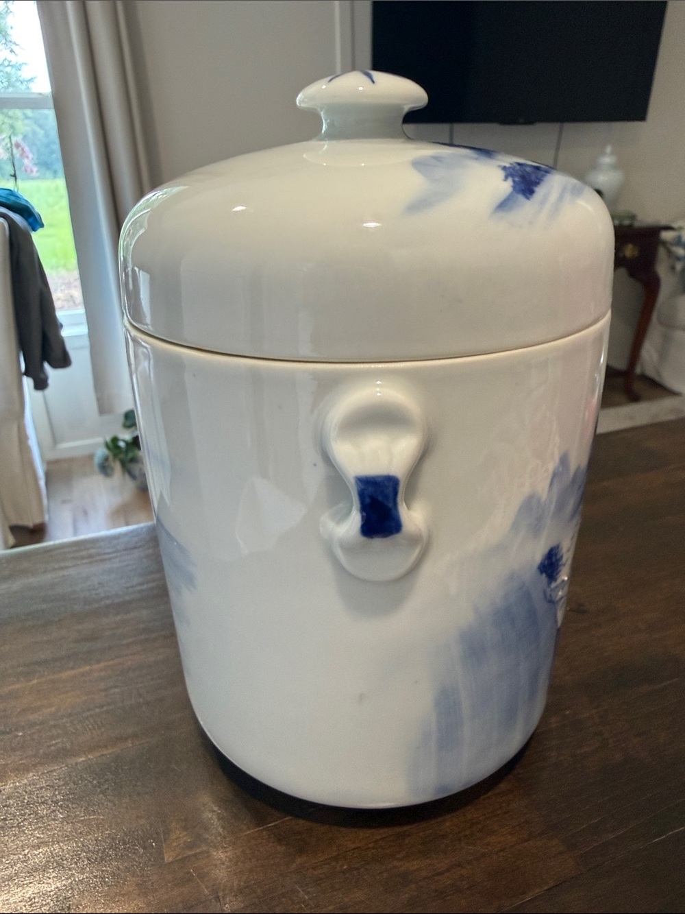 Blue and white porcelain jar with lid. - Picture 6 of 9